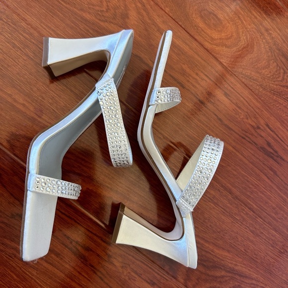 Nine West White Rhinestone Heel - Picture 6 of 8